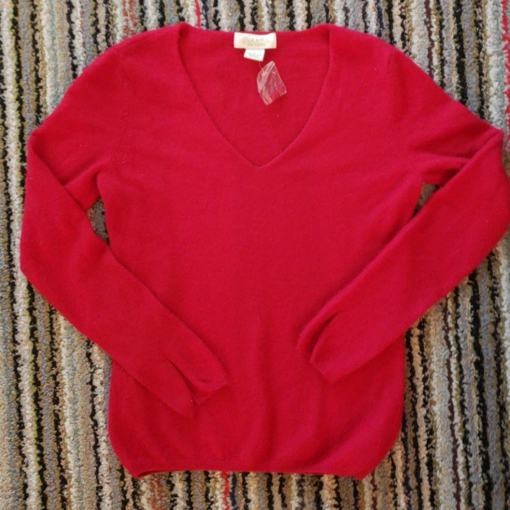 Peck & Peck 100% cashmere Red V-Neck Sweater